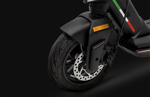 Actual product image Ducati E-Scooter Pro-III (25 km/h, 50 km, 350 W)