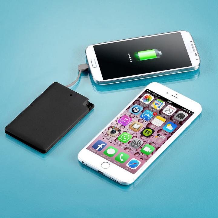 Produktbild Revolt Ultra-Slim im Kreditkarten-Format (2500 mAh, 9.25 Wh)