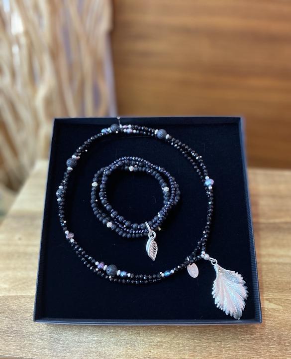 Andreani Geschenkset "Blatt" aus echten Süsswasserperlen und Lavasteinen (Silber)