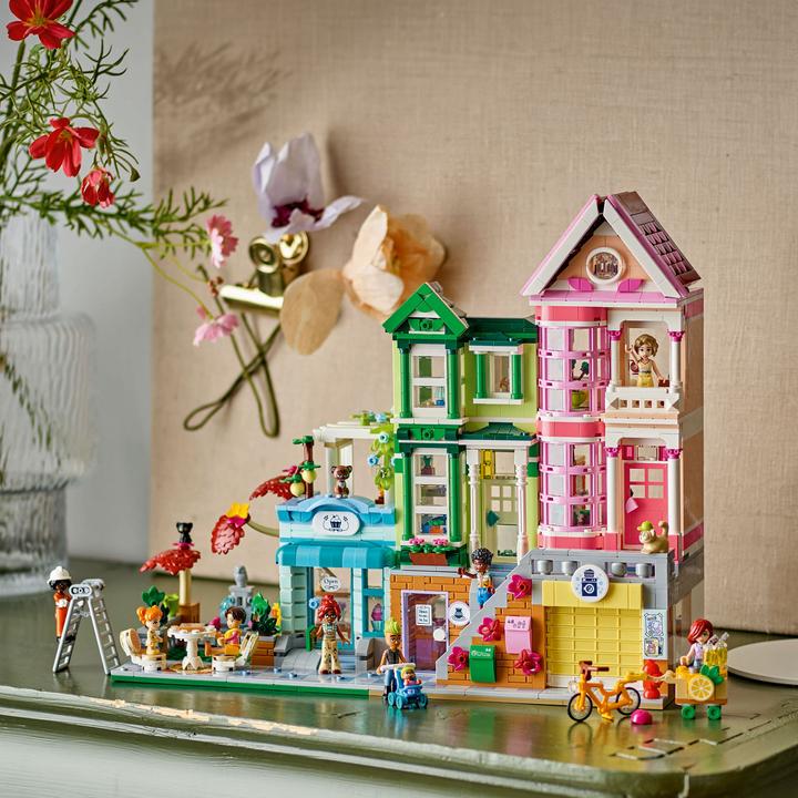 Actual product image LEGO Heartlake City Wohn- und Einkaufsstrasse (42670, LEGO Friends)