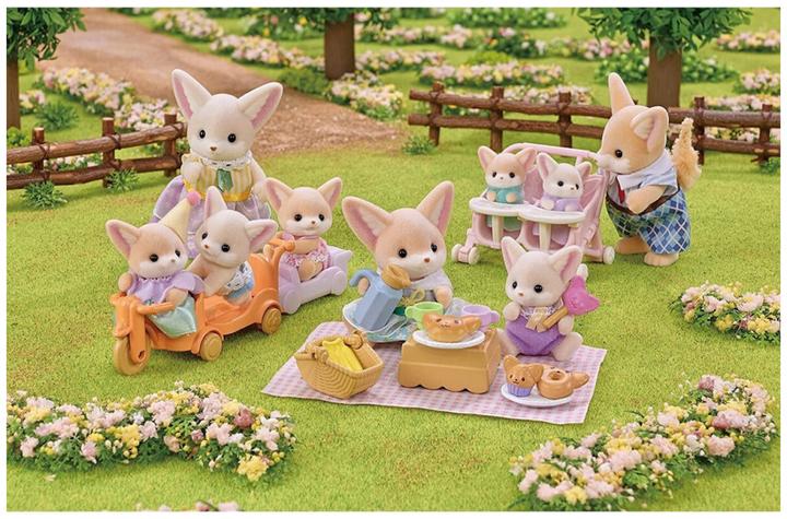 Actual product image Epoch Sylvanian Desert Fox Picnic Set
