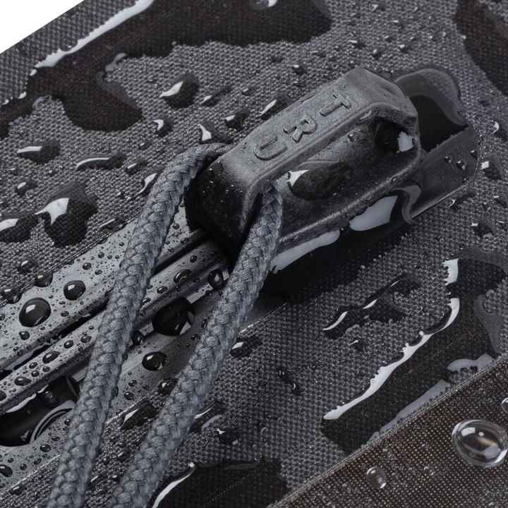 Image du produit Nite Ize Petite pochette de voyage imperméable RunOff™ - Charcoal (0.33 l)