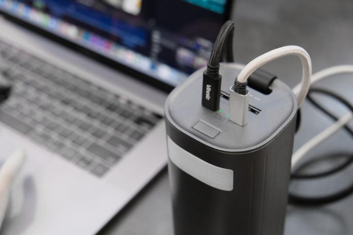 Actual product image Vinnic MOUNT PARKER Powerbank 60,000mAh 100W PD x2, black (60000 mAh, 100 W, 192 Wh)
