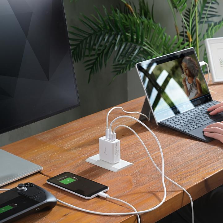Produktbild j5Create 65-Watt-GaN-USB-C-Reiseladegerät mit 3 Anschlüssen, einschliesslich austauschbaren Netzsteck (65 W)