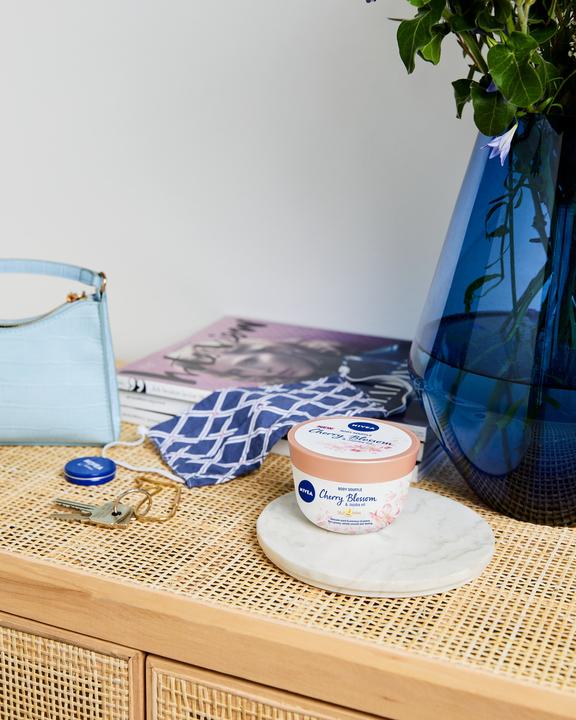 Produktbild NIVEA Body Soufflé Kirschblüte & Jojobaöl (Körpercreme, 200 ml)
