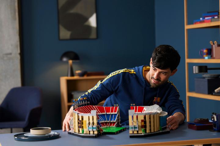 Image du produit LEGO Le Camp Nou - FC Barcelone (10284, LEGO Creator Expert, LEGO difficiles à trouver)