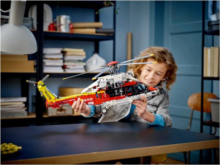 Productafbeelding LEGO Airbus H175 Reddingshelikopter (42145, LEGO Technic)