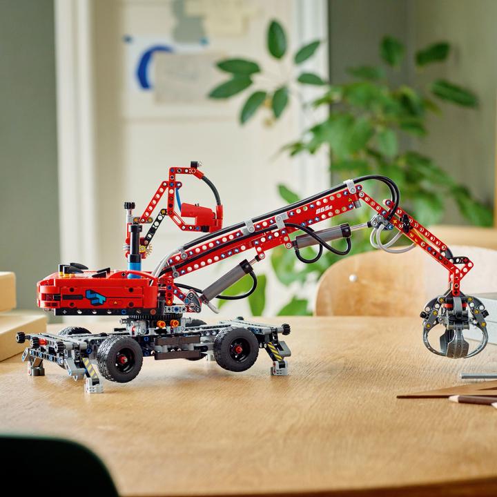 Actual product image LEGO Handling excavator (42144, LEGO Technic)