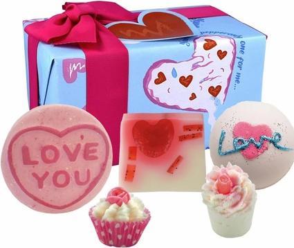 Bomb Cosmetics Love You To Pizza 5 Piece Handmade Wrapped Bath Gift Set