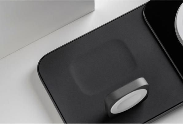 Actual product image Nomad Base One Max 3:1 with MagSafe Carbide