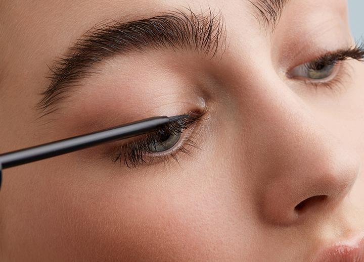 Actual product image M2 Beauté Eyelash Activating Serum (4 ml)