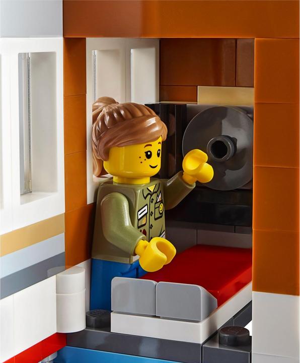 Actual product image LEGO Creator Corner Deli (31050, LEGO Creator 3-in-1)
