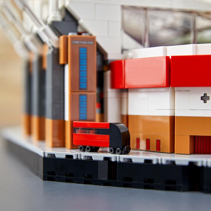 Actual product image LEGO Old Trafford - Manchester United (10272, LEGO Creator Expert, LEGO Rare Sets)