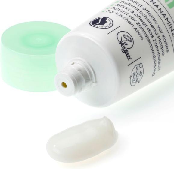Produktbild dm alverde Zahnpasta 5in1 Nanaminze (75 ml)