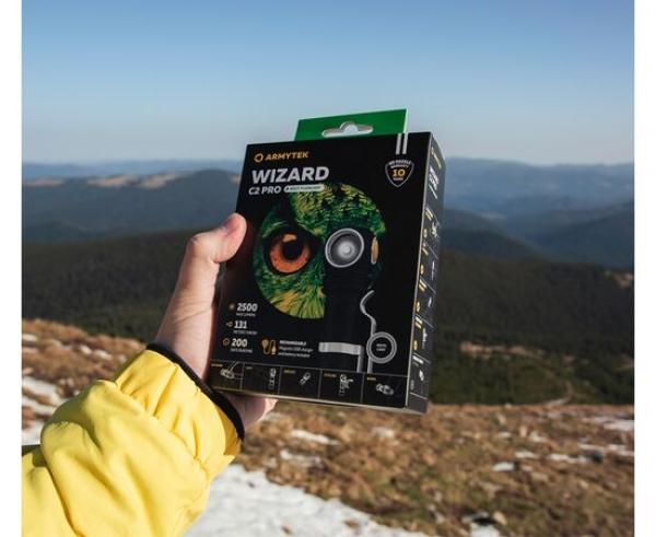 Image du produit ArmyTek Wizard C2 Pro v4 Magnet USB+ABM01+18650 / XHP50.2 White / 2500 lm / TIR 70°:120° / 1x1865... (11.20 cm, 2500 lm)