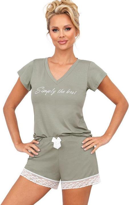 Donna Pyjama model