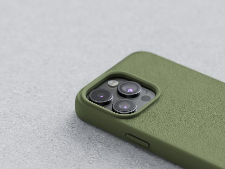 Produktbild Njord Suede MagSafe Case for iPhone 15 Pro Max, Olive (Apple iPhone 15 Pro Max)