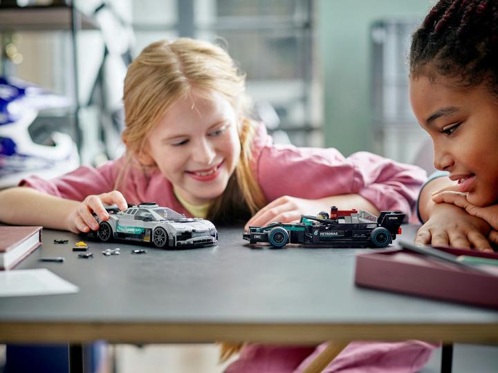 Image du produit LEGO Mercedes-AMG F1 W12 E Performance & Mercedes-AMG Project One (76909, LEGO Speed Champions)