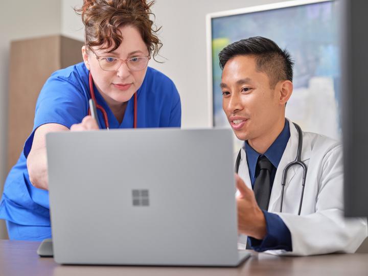 Immagine prodotto Microsoft Surface Laptop 4 (15", AMD Ryzen 7 4980U, 8 GB, 256 GB)