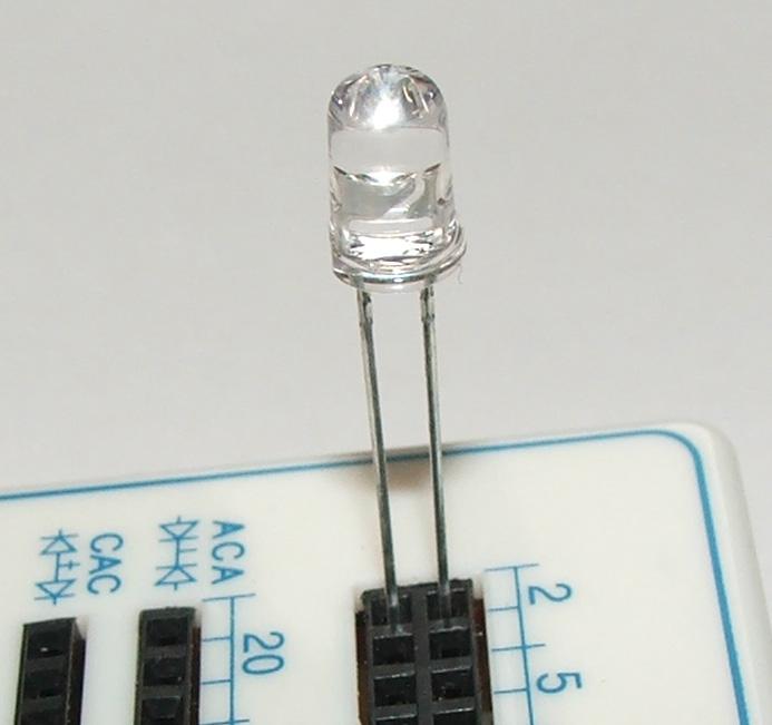 Immagine prodotto OEM LED verde super luminoso in un alloggiamento trasparente di 5 mm