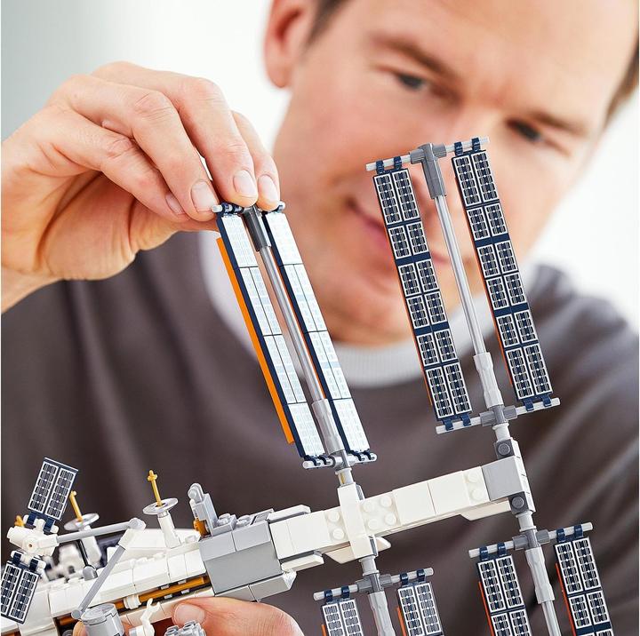 Actual product image LEGO International Space Station (21321, LEGO Ideas, LEGO Rare Sets)