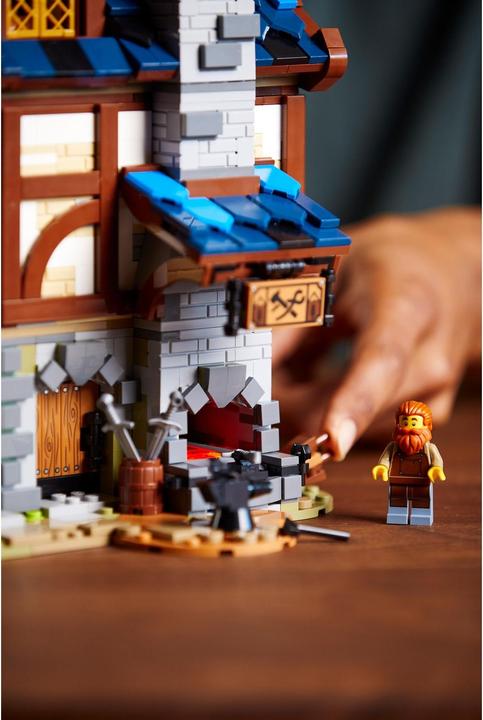 Image du produit LEGO Le forgeron médiéval (21325, LEGO Ideas, LEGO difficiles à trouver)