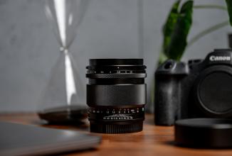Produktbild Voigtländer Nokton 75mm / 1.5 asph. schwarz (Canon RF, Vollformat)