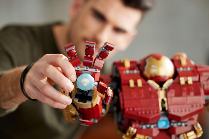 Actual product image LEGO Hulkbuster (76210, LEGO Marvel, LEGO Rare Sets)