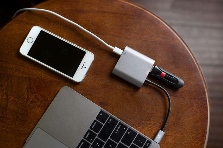 Actual product image Kanex USB-C VGA adapter with USB-C pow (USB-C, 1 Ports)