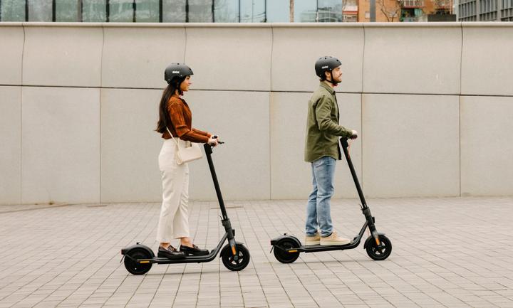 Produktbild Segway-Ninebot F2 Plus D (20 km/h, 55 km, 400 W)