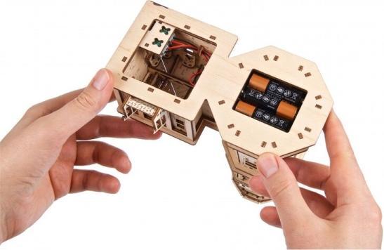 Actual product image Ugears LE PHARE DE SPLIT ROCK 295PCS (FR-DE-EN-POL-ES-UKR)