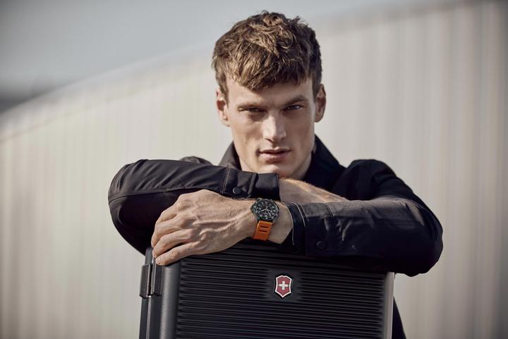 Actual product image Victorinox FieldForce GMT (Analogue wristwatch, Swiss made, 42 mm)