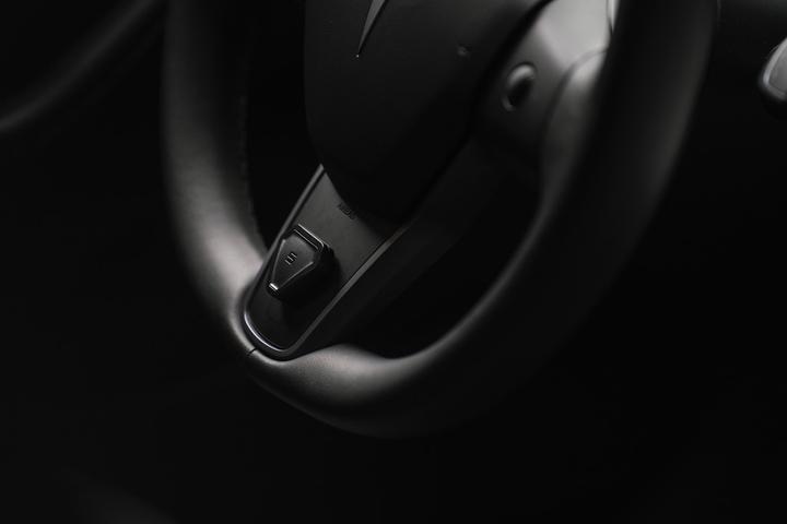 Image du produit Enhance Commander + 4 boutons S3XY pour Tesla (Gen2)