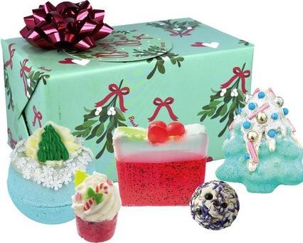 Bomb Cosmetics Beeren & Schleifen Festliche Weihnachten Handmade Bath & Body Set
