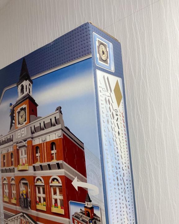 Actual product image LEGO City Hall (10224, LEGO Creator Expert)