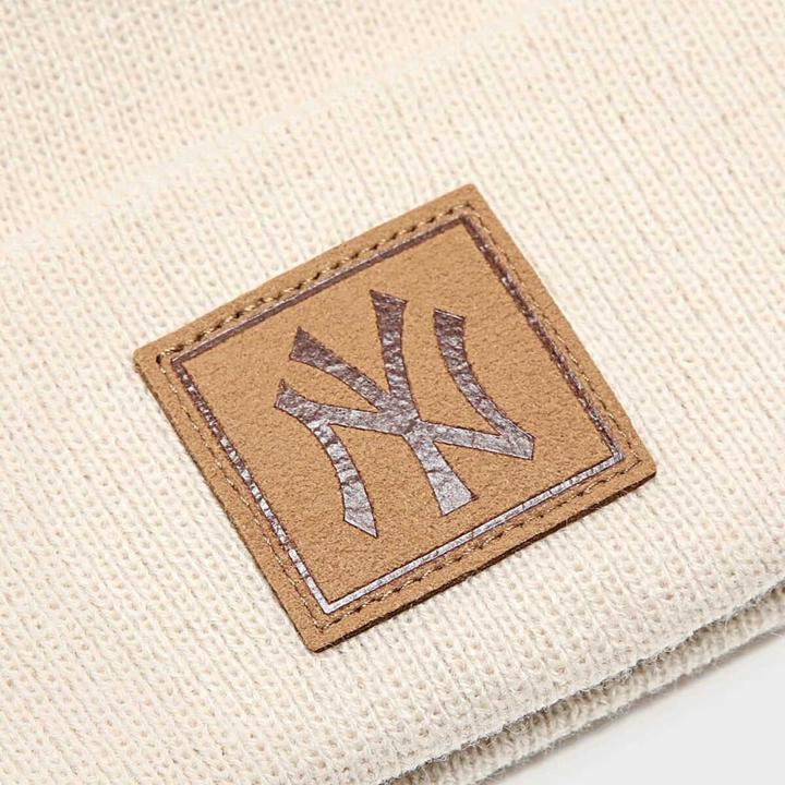 Actual product image New Era Bonnet d'hiver Beanie - PATCH New York Yankees beige