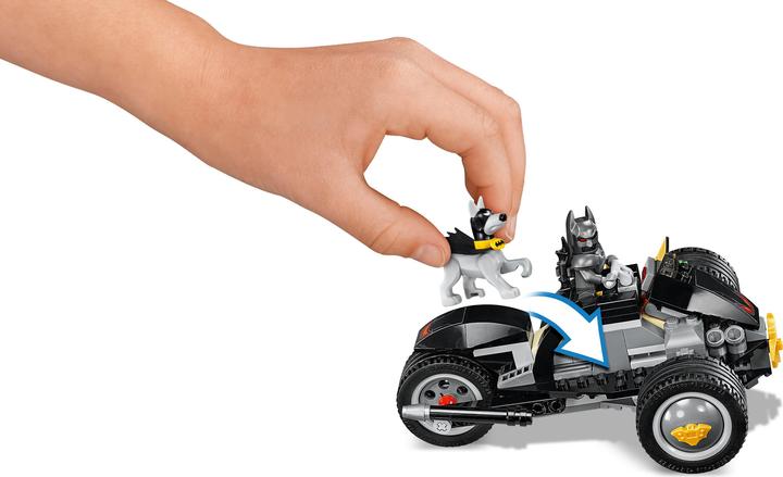 Actual product image LEGO Batman Attack of the Talons (76110, LEGO DC)