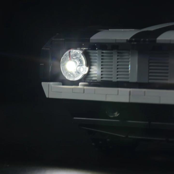 Immagine prodotto BrickBling Set di luci a LED per LEGO Chevrolet Camaro Z28 (10304) incluso telecomando