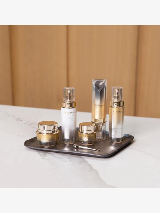 Actual product image Clé De Peau Volumizing Cream (50 ml, Day cream)