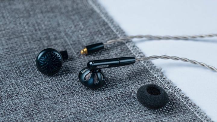 Actual product image FiiO FF5 (No noise cancelling, Cable)