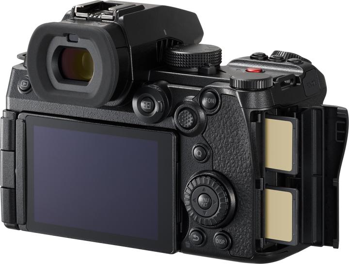 Image du produit Panasonic Lumix S5IIX Kit (20 - 60 mm, 24.20 Mpx, Plein format)