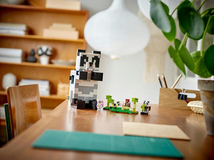 Actual product image LEGO The Panda House (21245, LEGO Minecraft)