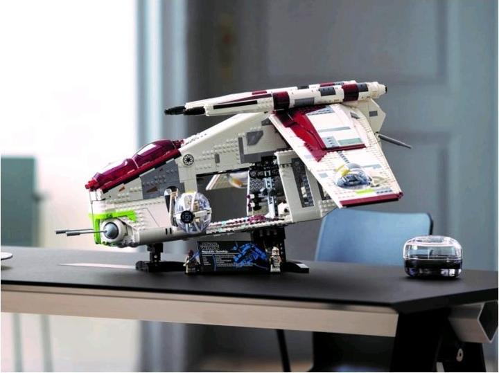 Actual product image LEGO UCS Republic Gunship (75309, LEGO Star Wars, LEGO Rare Sets)