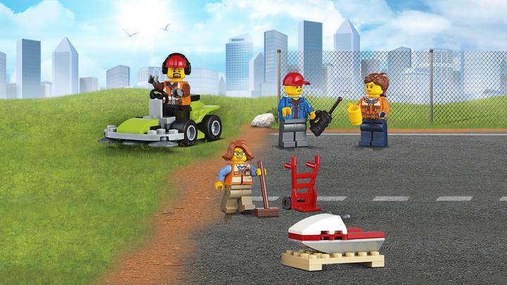 Actual product image LEGO Cargo terminal (60169, LEGO City)