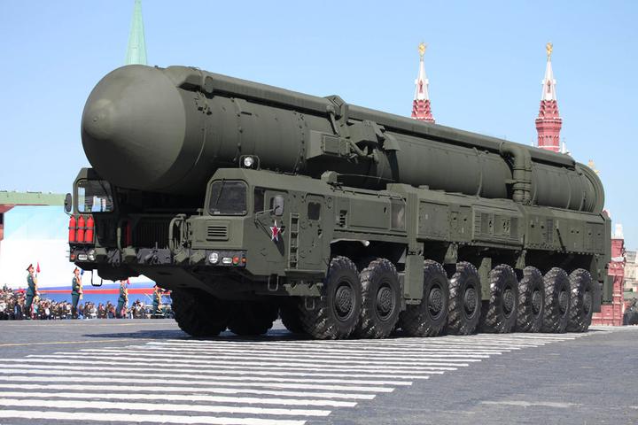 Actual product image Trumpeter 15U175 TEL of RS-12M1 Topol-M ICBM complex