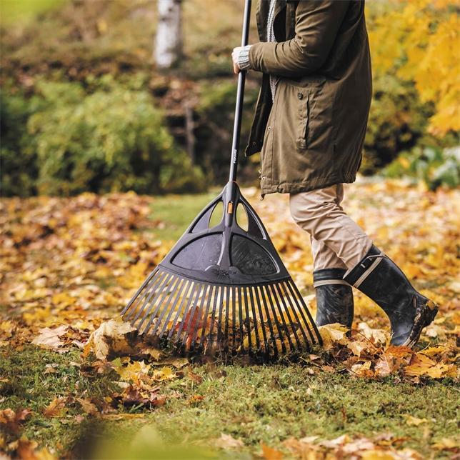 Actual product image Fiskars Solid leaf broom XL
