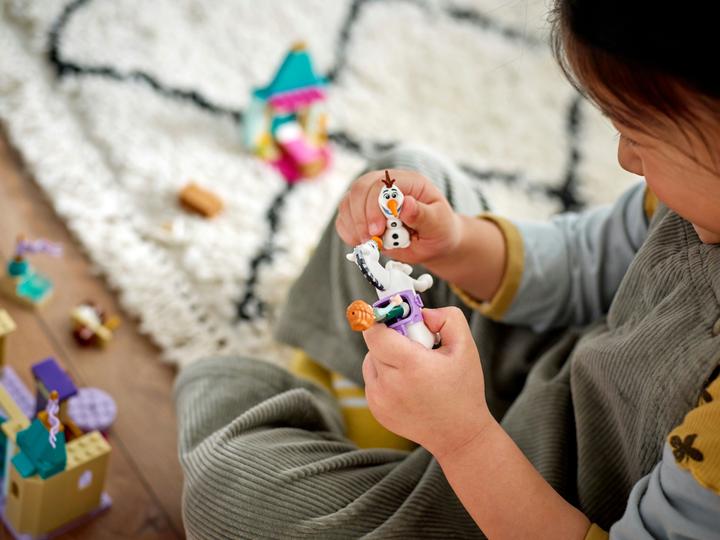 Produktbild LEGO Annas und Olafs Spielspass im Schloss (43204, LEGO Disney)
