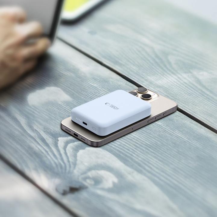 Actual product image Tech-Protect LifeMag PB11 Powerbank with MagSafe 10000mAh 15W USB-C port - blue + USB-C cable (10000 mAh, 15 W)