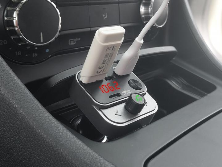 Image du produit Technaxx Bluetooth 5.3 FM-Transmitter für das Auto mit USB-C-&USB-A-Laden, Deep Bass Boost, Freispre