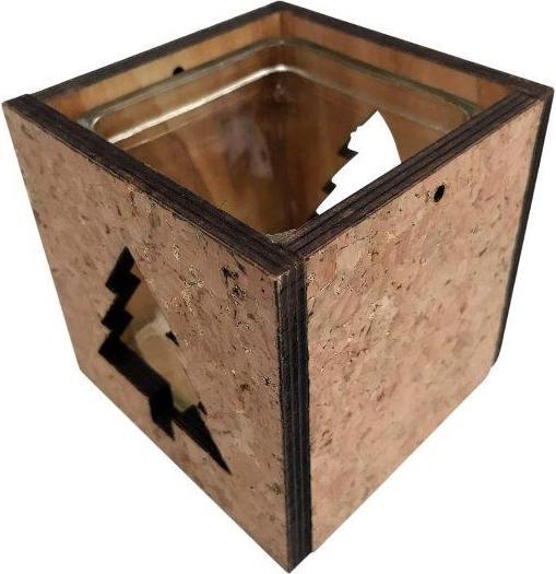 Produktbild GuGus Windlicht aus Kork mit Glaseinsatz mit Tannenmotiv L:9cm B:9cm H:9cm (9 x 9 x 9 cm)